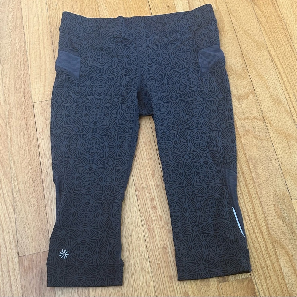 ATHLETA Cairo Bare Run Knicker Capri Crop Aztec Gray Black Size Small